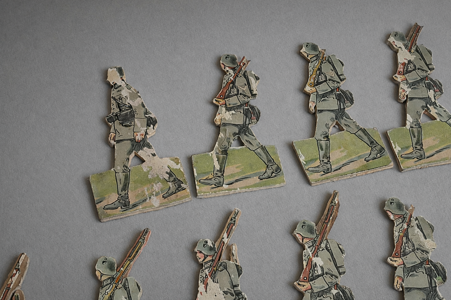 24 Stück Antike Soldaten Flachfiguren Sperrholz WW1 um 1915 ca. 10cm Konvolut