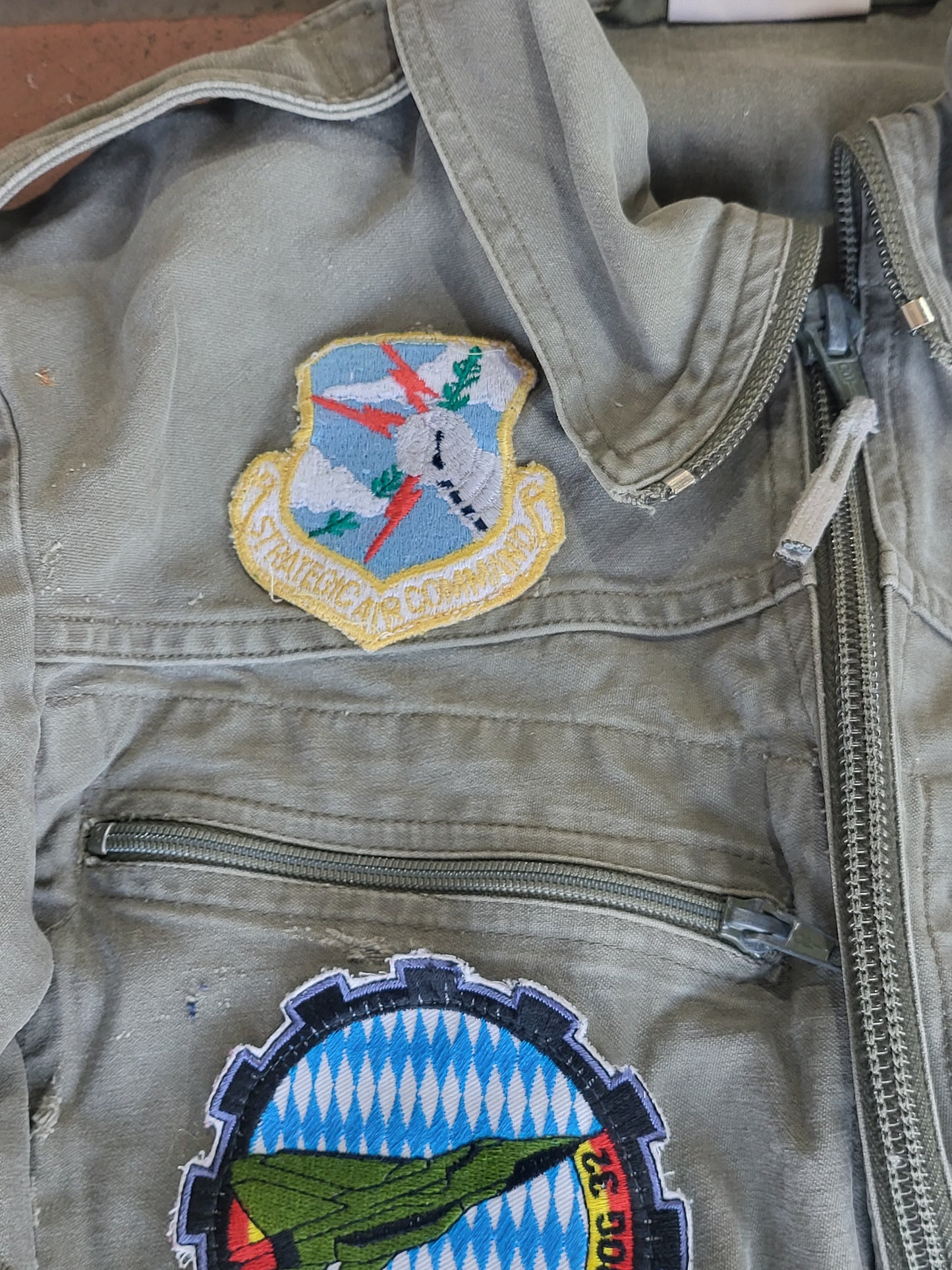 Bundeswehr Fliegeroverall 1988 Pilotenkombi Oliv mit Patches Goose Bay und mehr