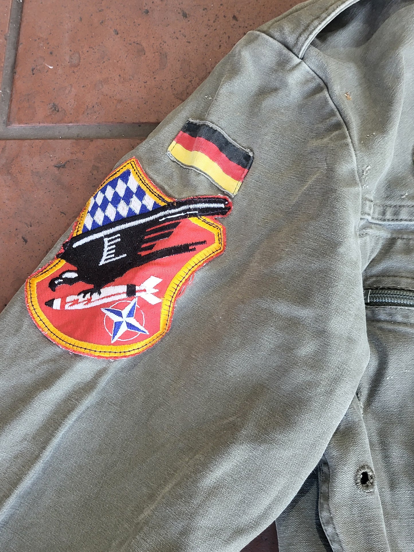 Bundeswehr Fliegeroverall 1988 Pilotenkombi Oliv mit Patches Goose Bay und mehr