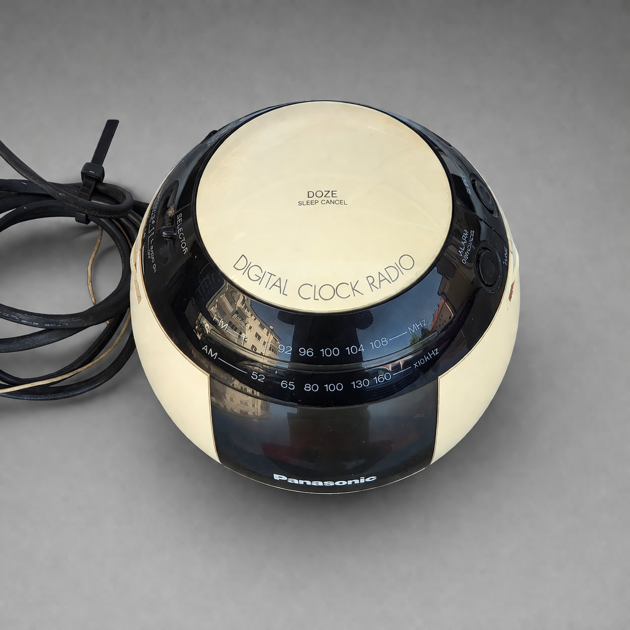 Panasonic Digital Clock Radio Kugel – Modell RC-70 – Vintage