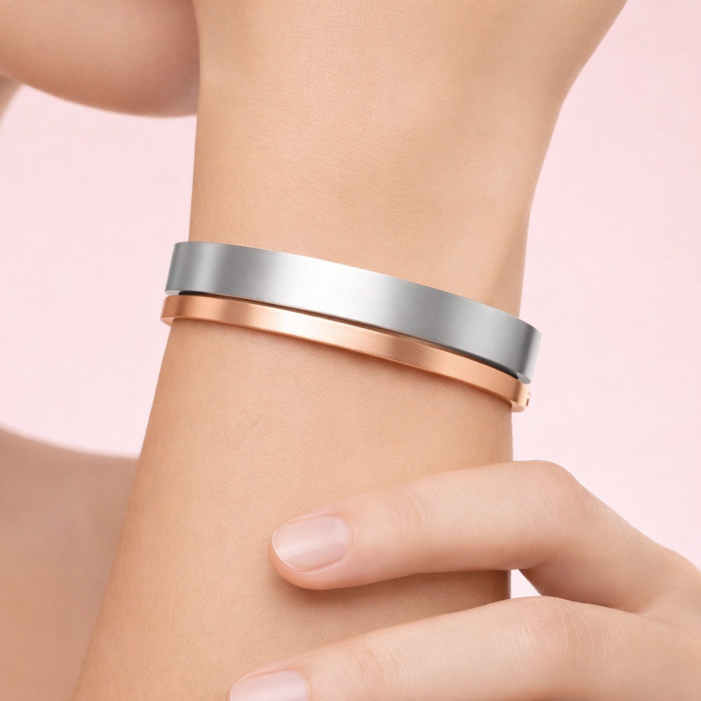 Calvin Klein Damen Armreif Edelstahl 2-teilig – Nahaufnahme Hakenverschluss