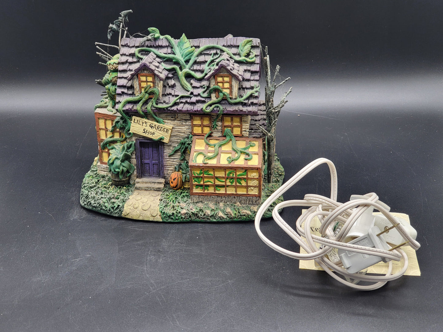 Hawthorne Village The Munsters Lily's Garden Shop Gebäude Sammler mit Beleuchtung Vintage Modell