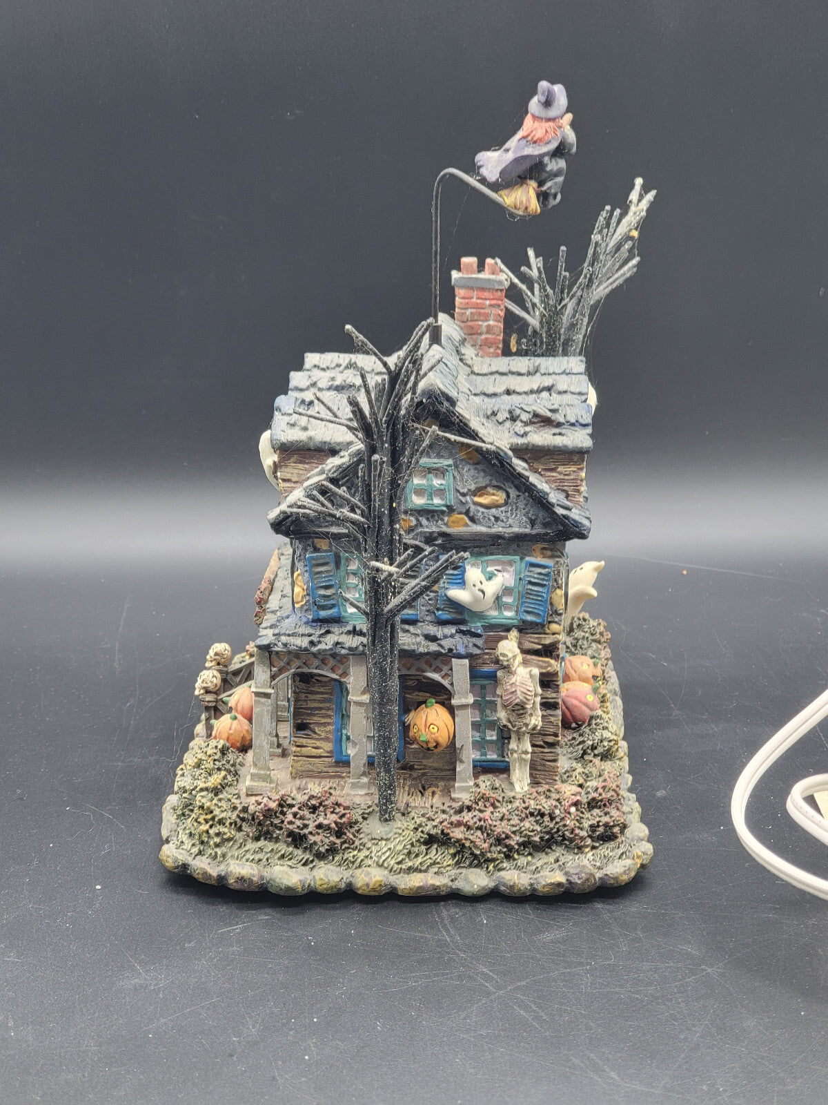Hawthorne Village The Munsters Lily`s Inn Gebäude Modell mit Beleuchtung