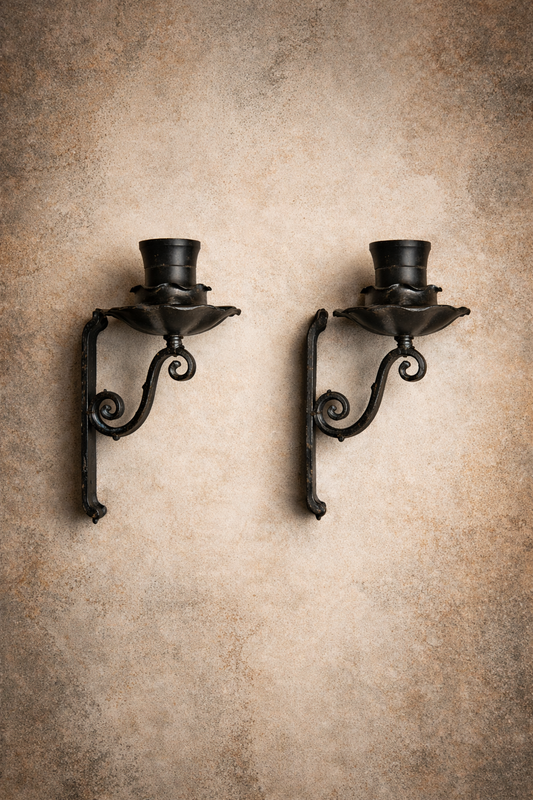 Antike_Wandkerzenhalter_aus_Schmiedeeisen