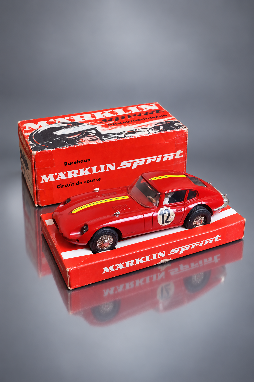 Märklin Sprint 1308 Jaguar E-Type Nr. 12 Slotcar in Rot mit gelbem Streifen, Made in Germany – vintage Rennbahnfahrzeug in original roter Märklin Sprint OVP