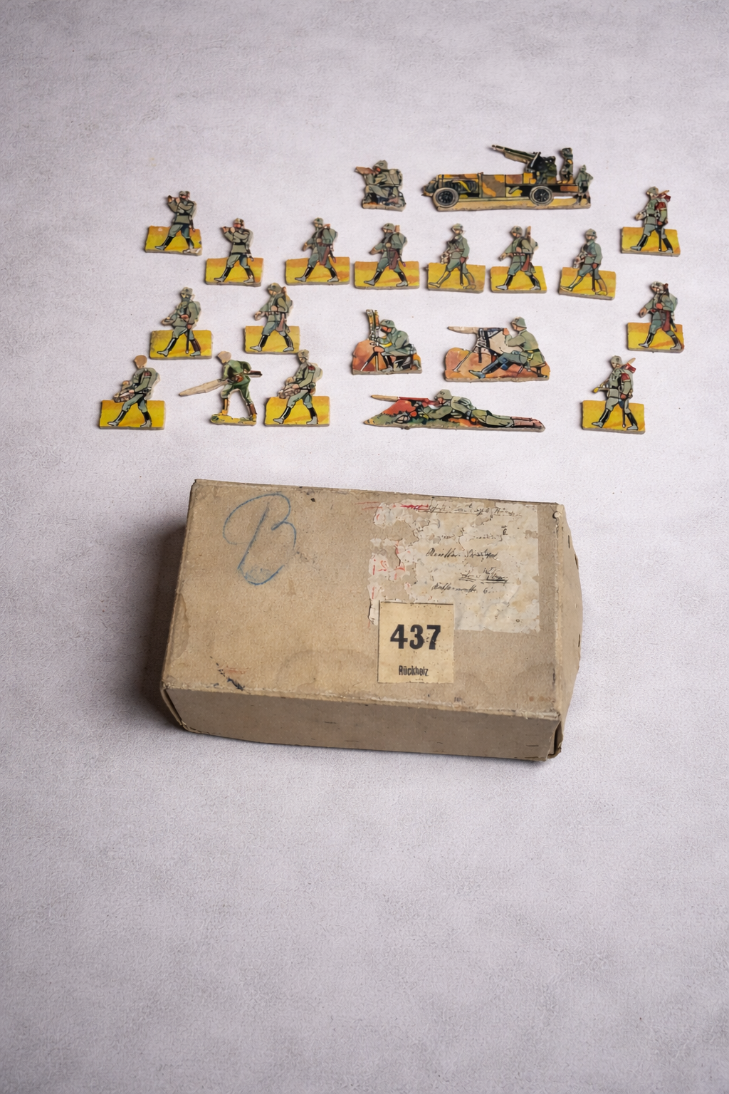 Antike Rückholz-Soldatenfiguren WWII 20 Stück mit Originalverpackung Nr. 437 – Infanterie & MG-Schützen, bedruckter Karton auf Holz, Sammlerzustand