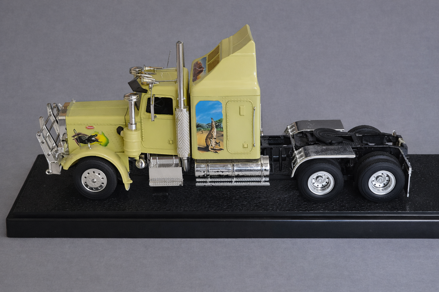 Revell Metall 1/24 08893 Peterbilt 359 Straßenzug Australien LKW Truck