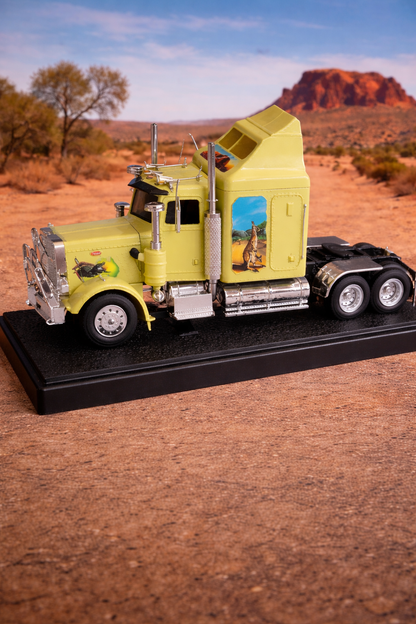 Revell Peterbilt 359 Modelltruck 1:24 – fertig montiert auf Display-Sockel, Gelb/Chrom
