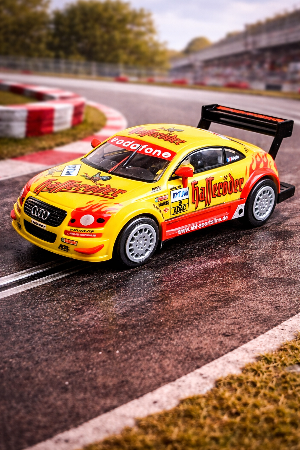 arrera Profi Slotcar Audi TT-R DTM Hasseröder 71435, Maßstab 1:40, Gelb