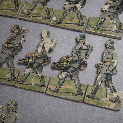 24 Stück Antike Soldaten Flachfiguren Sperrholz WW1 um 1915 ca. 10cm Konvolut
