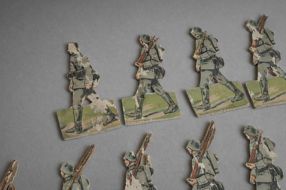 24 Stück Antike Soldaten Flachfiguren Sperrholz WW1 um 1915 ca. 10cm Konvolut