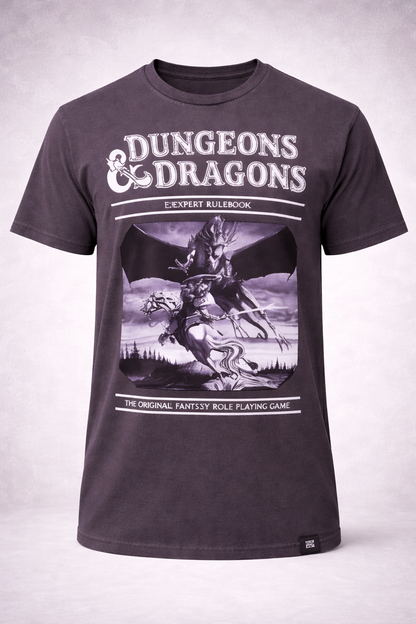 RE:COVERED x Dungeons & Dragons T-Shirt Schwarz – Expert Rulebook Front Print, 100% Baumwolle