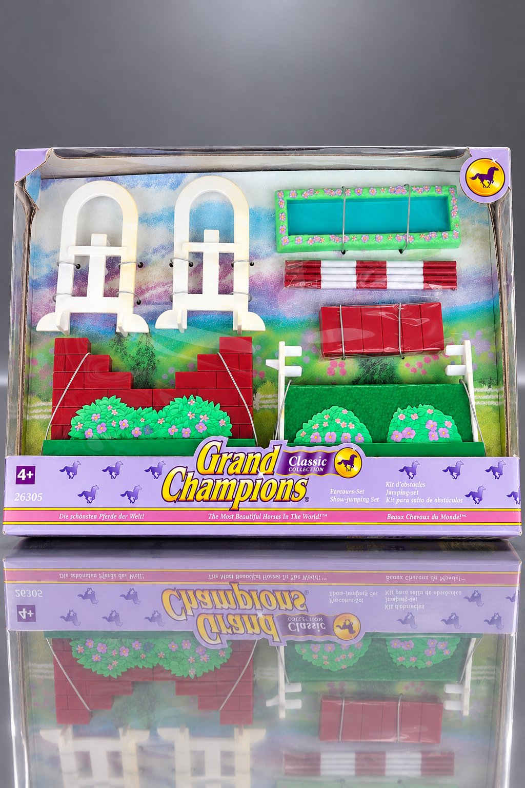 Revell Grand Champions Classic Collection Parcours-Set 26305 in Originalverpackung mit weißen Hindernisständern, rot-weißen Sprungstangen und grünen Blumenhindernissen.