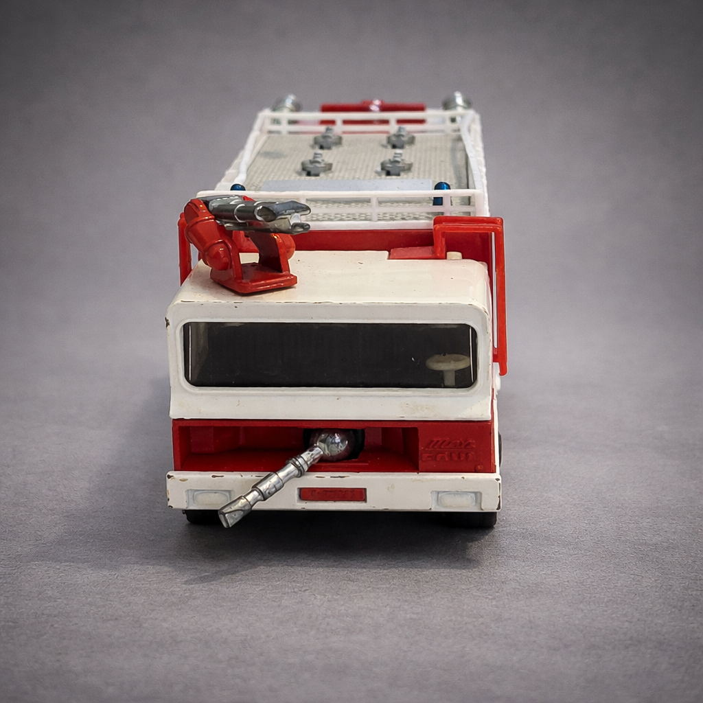 SIKU V 332 Modell – METZ Flugfeldlöschfahrzeug 1:55 – Made in Germany – 8x8