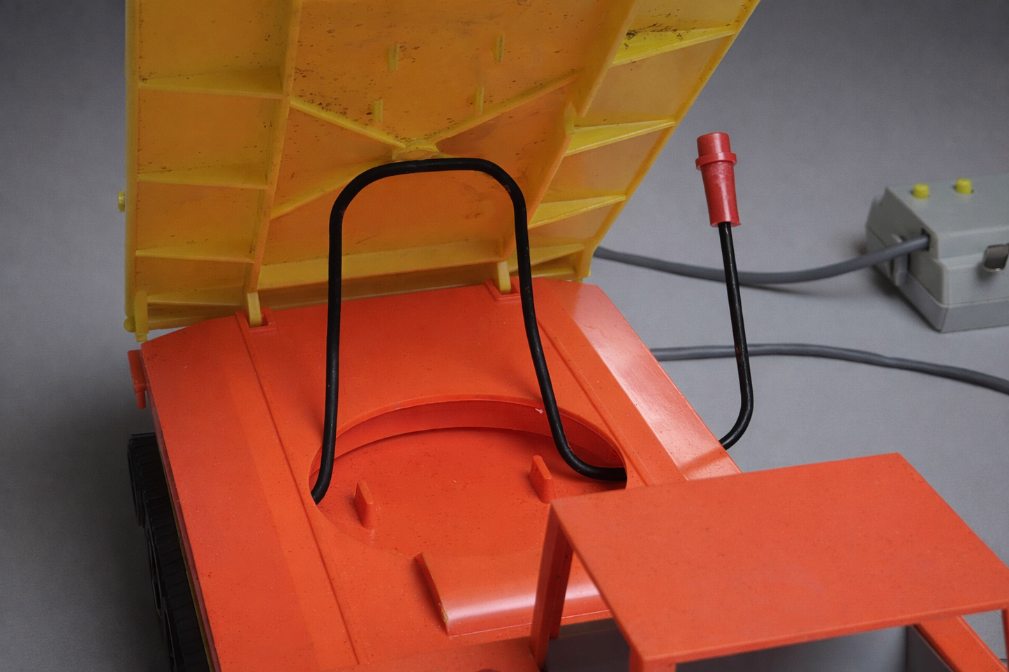 Piko DDR Kettenfahrzeug MARS Raupenfahrzeug Vintage Spielzeug mit Kabel Fernbedienung