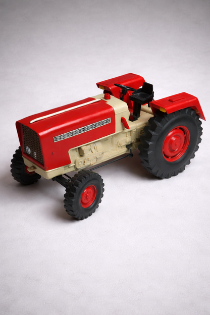 PIKO DDR Spielzeug-Traktor ZT 300 – Vintage Kunststoffmodell in Rot/Beige