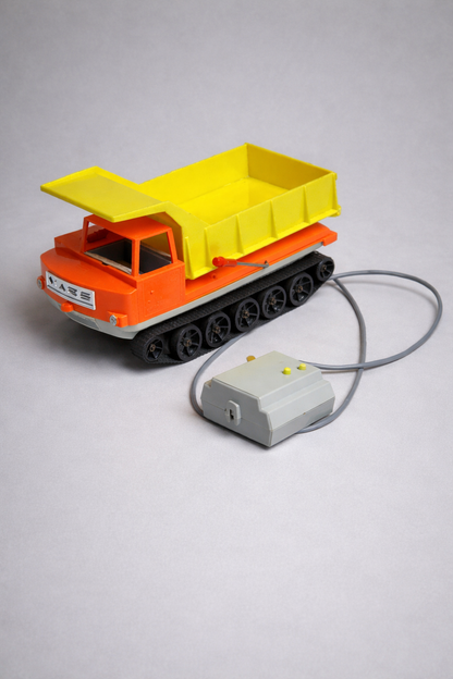 Piko DDR Kettenfahrzeug MARS – orangefarbenes Vintage Raupenfahrzeug mit kabelgebundener Fernbedienung, DDR-Produktion ca. 1960er–1980er Jahre